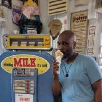 Oink's Ice Cream and Yogurt - Still love Oink's after all these years! - Ice Cream & Frozen Yogurt Near Me - New Buffalo, Michigan