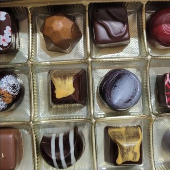 Bouchėe Confections - 12 Piece Bonbon Box - Chocolatiers & Shops Near Me - Reno, Nevada