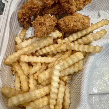Raising Cane's Chicken Fingers - The box combo - Fast Food Near Me - Carson, California Raising Cane's Chicken Fingers - The box combo - Fast Food Near Me - Carson, California