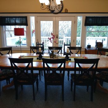 Bayberry Inn Bed and Breakfast and Retreat - More of the dining room - Bed & Breakfast Near Me - Ashland, Oregon