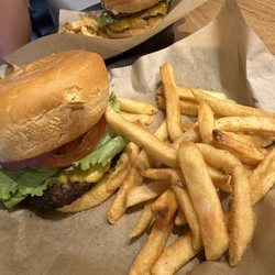 TGI Fridays - Cheeseburger and fries