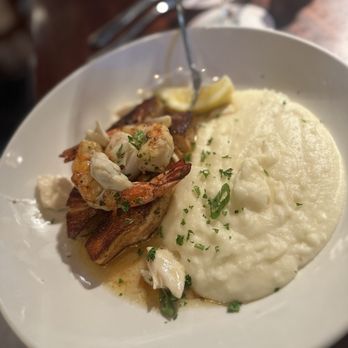 Pappadeaux Seafood Kitchen - Crispy Salmon & Jumbo Crab - Cajun/Creole Near Me - Marietta, Georgia