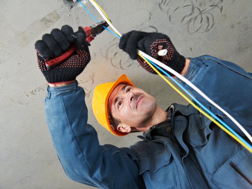 Slide of Costa Mesa Electrical Fixers