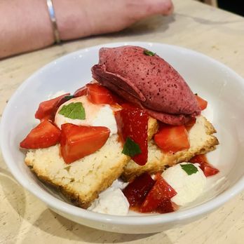 Eunice - Strawberry shortcake - Cajun/Creole Near Me - Houston, Texas Eunice - Strawberry shortcake - Cajun/Creole Near Me - Houston, Texas