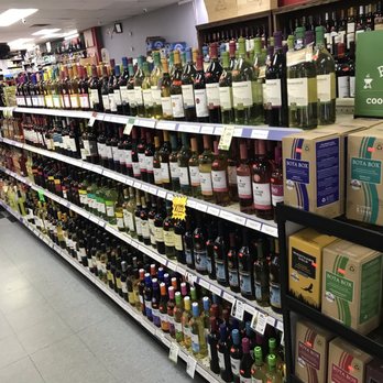 Quarry Market - a wide selection of wines on shelves - Convenience Stores Near Me - Columbus, Ohio