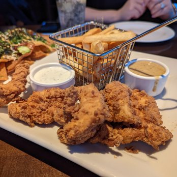 Yard House - chicken tenders - New American Near Me - Lombard, Illinois