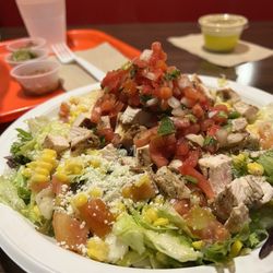 Zona Fresca - Garden chicken salad add pico
