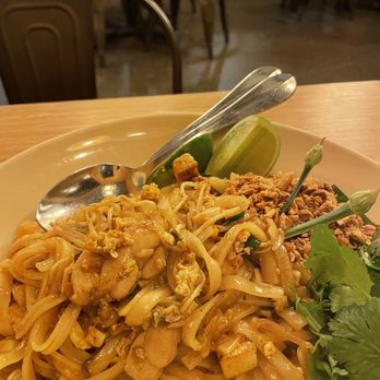 Khom Loi - 4/5 Pad Thai - Thai Near Me - Sebastopol, California