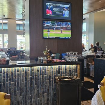 Descend 21 - Lounges Near Me - Orlando, Florida