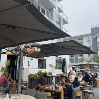 High/Low - Outdoor restaurant. - Breakfast & Brunch Near Me - Oceanside, California