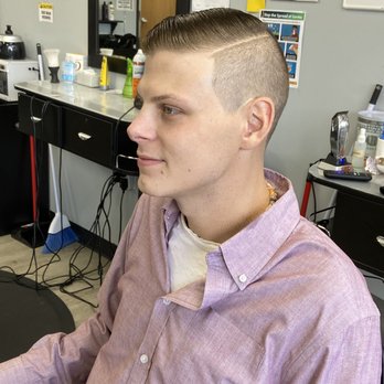 Ezee haircuts - Barbers Near Me - Fraser, Michigan