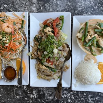 Thai Smile - Pad Thai, pad kee mao, panang curry - IG @bougiefoodieboi - Thai Near Me - Palm Desert, California
