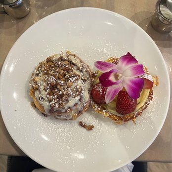 SweetDiner - Cinnamon Roll French Toast - Diners Near Me - Milwaukee, Wisconsin