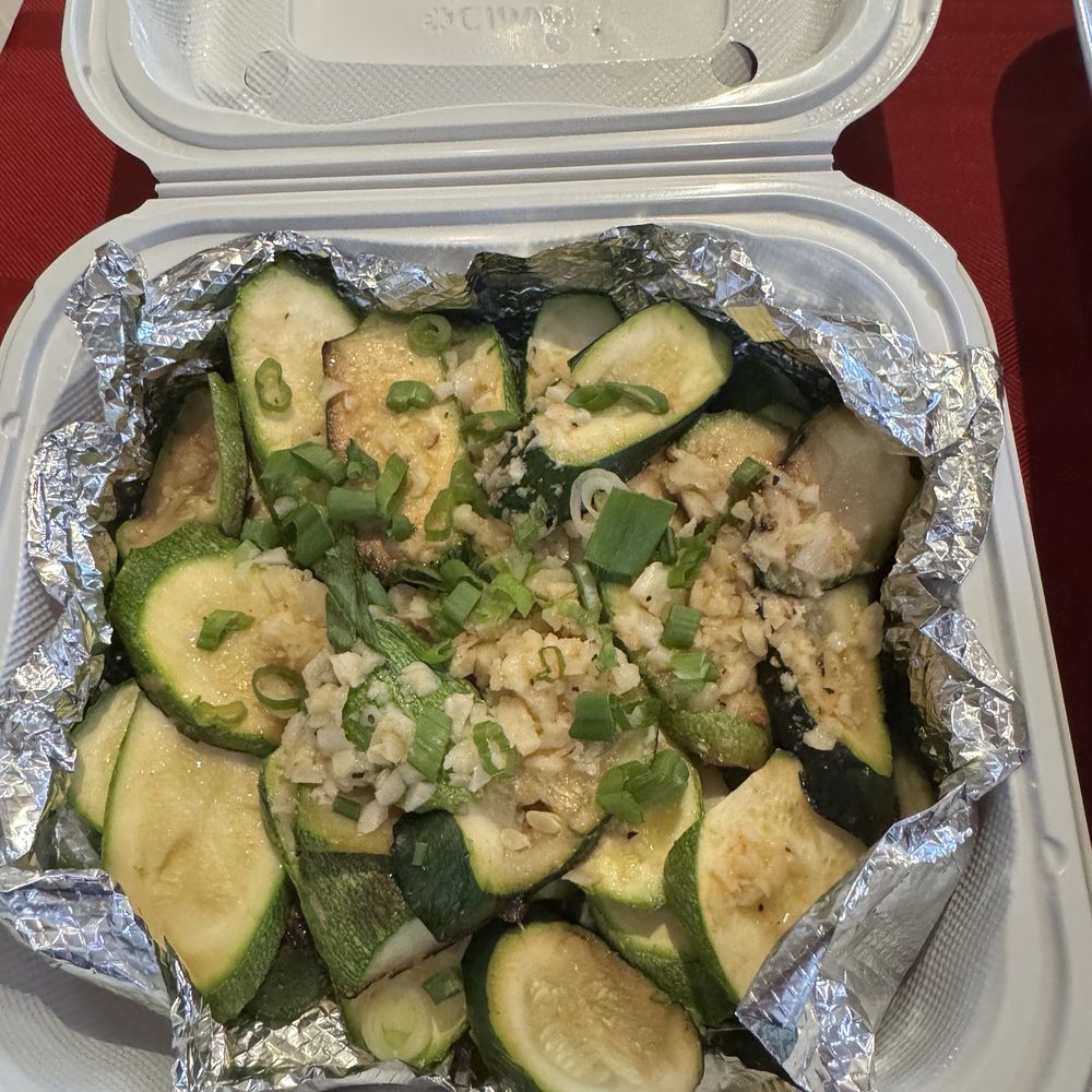 Mo Nina's Filipino Restaurant - Vegetables for the Fish Filet - Mexican Near Me - Northridge, California Mo Nina's Filipino Restaurant - Vegetables for the Fish Filet - Mexican Near Me - Northridge, California