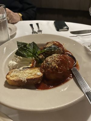 Raimondo's by null