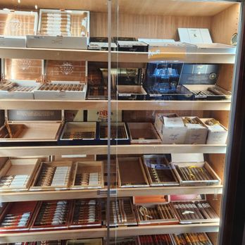 Ash Street Cigar Parlor - Beer Bar Near Me - Fernandina Beach, Florida