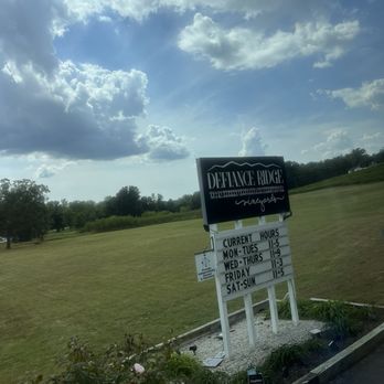 Defiance Ridge Vineyards - Wineries Near Me - Defiance, Missouri