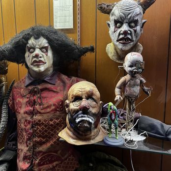 Tom Devlin's Monster Museum - Art Museums Near Me - Boulder City, Nevada