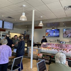 Santa Barbara Fish Market and Restaurant - Goleta - Indoor market
