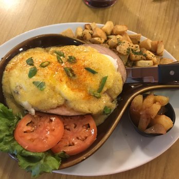 Le Peep Cafe - Classic eggs Benedict - Breakfast & Brunch Near Me - San Antonio, Texas Le Peep Cafe - Classic eggs Benedict - Breakfast & Brunch Near Me - San Antonio, Texas