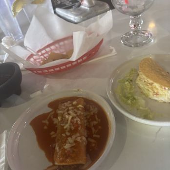 El Meson Mexican Restaurant - Ground beef enchilada and taco - Mexican Near Me - Cuyahoga Falls, Ohio El Meson Mexican Restaurant - Ground beef enchilada and taco - Mexican Near Me - Cuyahoga Falls, Ohio