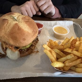 Ore Nell's Barbecue - American Near Me - Kittery, Maine