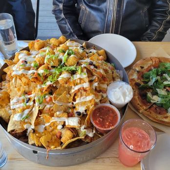 The Grist - Mac & cheese with bacon, nachos, Italian butcher pizza (lots of meat) - Breweries Near Me - Niagara-on-the-Lake, Ontario The Grist - Mac & cheese with bacon, nachos, Italian butcher pizza (lots of meat) - Breweries Near Me - Niagara-on-the-Lake, Ontario