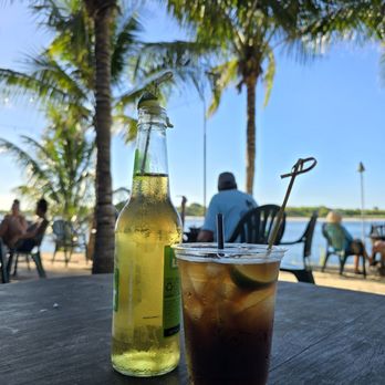 Square Grouper Tiki Bar - Cocktails with a relaxed environment - Tiki Bars Near Me - Fort Pierce, Florida