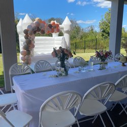 Nona Bounce - Table, chairs, table Cloths