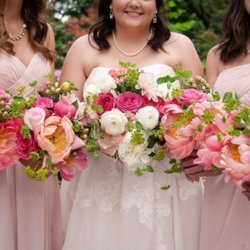 Roses & More Florist