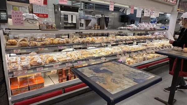 Deluxe Food Market by null