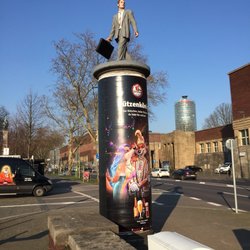 Säulenheilige - Der Geschäftsmann - Säulenheilige: Geschäftsmann. The Pillar Saint: the businessman.
