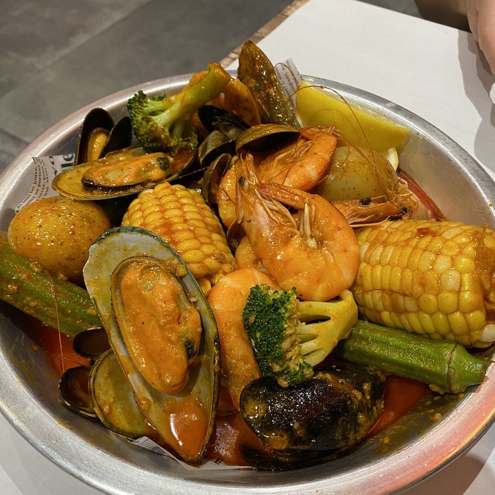 Robot Boil House - 2lb seafood platter - Seafood Near Me - Toronto, Ontario Robot Boil House - 2lb seafood platter - Seafood Near Me - Toronto, Ontario