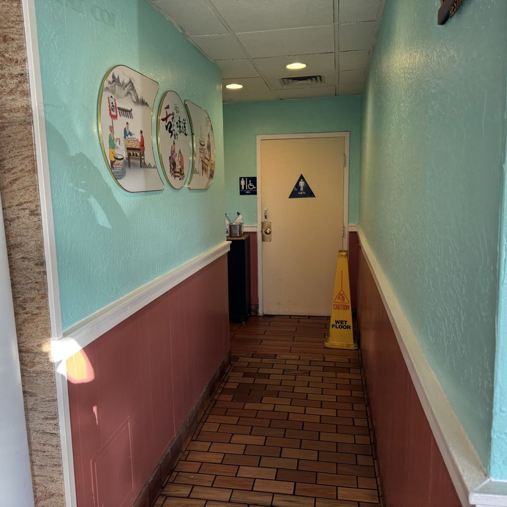 Garden Kitchen - Garden Kitchen San Bruno: trek to the restroom... - Chinese Near Me - San Bruno, California