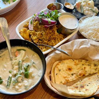 Aahaar an Indian Eatery - Coconut Vegetable Kurma with rice $15.50    4*  Chicken Biryani $15    4*      Garlic naan$6   4* - Indian Near Me - Snoqualmie, Washington