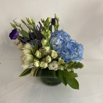 Austin Flower Delivery - Beautiful arrangement - Florists Near Me - Austin, Texas Austin Flower Delivery - Beautiful arrangement - Florists Near Me - Austin, Texas