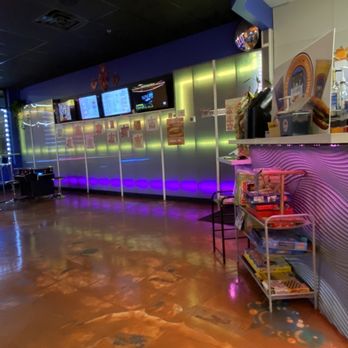 Mo'Tea & Banh Mi - Sandwiches Near Me - Naperville, Illinois