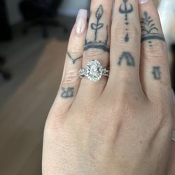 Beverly's Jewelers - Engagement ring