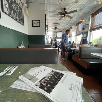 George's Place - Table - Breakfast & Brunch Near Me - Cape May, New Jersey George's Place - Table - Breakfast & Brunch Near Me - Cape May, New Jersey