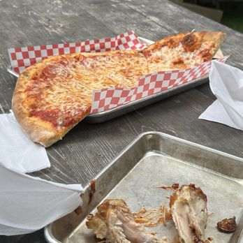 Toss Pizzeria & Pub - Cheese pizza half. Excuse the devoured bbq wings. - Pizza Near Me - Austin, Texas Toss Pizzeria & Pub - Cheese pizza half. Excuse the devoured bbq wings. - Pizza Near Me - Austin, Texas