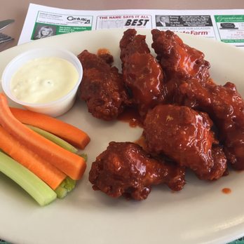 Middlesex Texas Weiner - They serve wings 4 ways: plain, BBQ, buffalo, spicy. These are the spicy; they have a pretty decent bite - Hot Dogs Near Me - Middlesex, New Jersey