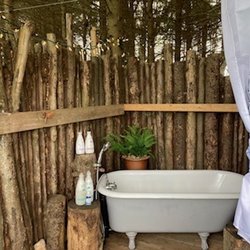 Alabaster Acres - Outdoor bathtub
