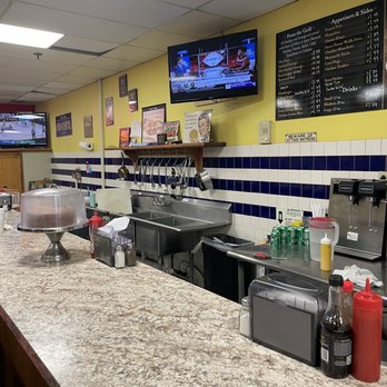 Famous Uncle Al's - Counter - New American Near Me - Virginia Beach, Virginia