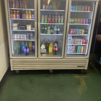 Whitehurst Fish Market - Drinks area, banana pudding sweet potatoe pie, peach cobbler - Seafood Markets Near Me - Inglewood, California