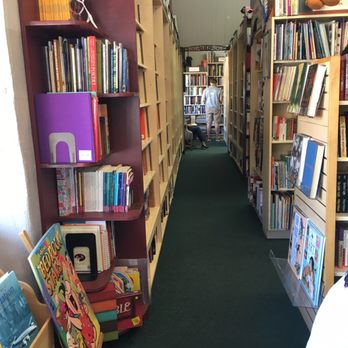 B Street Books - Bookstores Near Me - Burlingame, California