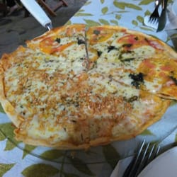 Arte e Sabor - Pizza metade Margherita, metade alho frito
