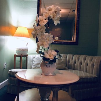 Ranchuelo Coffee Shop - a coffee table with flowers in a vase - Cuban Near Me - Miami, Florida Ranchuelo Coffee Shop - a coffee table with flowers in a vase - Cuban Near Me - Miami, Florida