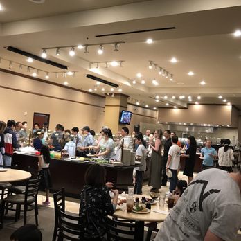 Kim Son - 7pm Sat. 03.17.18. Long line of people waiting on crawfish. - Vietnamese Near Me - Houston, Texas Kim Son - 7pm Sat. 03.17.18. Long line of people waiting on crawfish. - Vietnamese Near Me - Houston, Texas