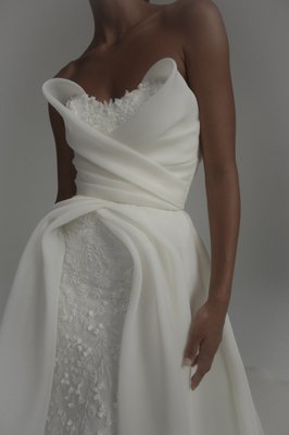 Amsale by null