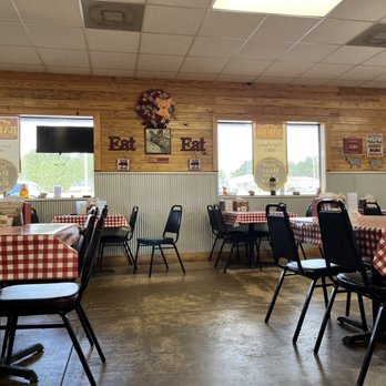 Pop's Place Bar B Q - Front dining room - Barbeque Near Me - Hanceville, Alabama